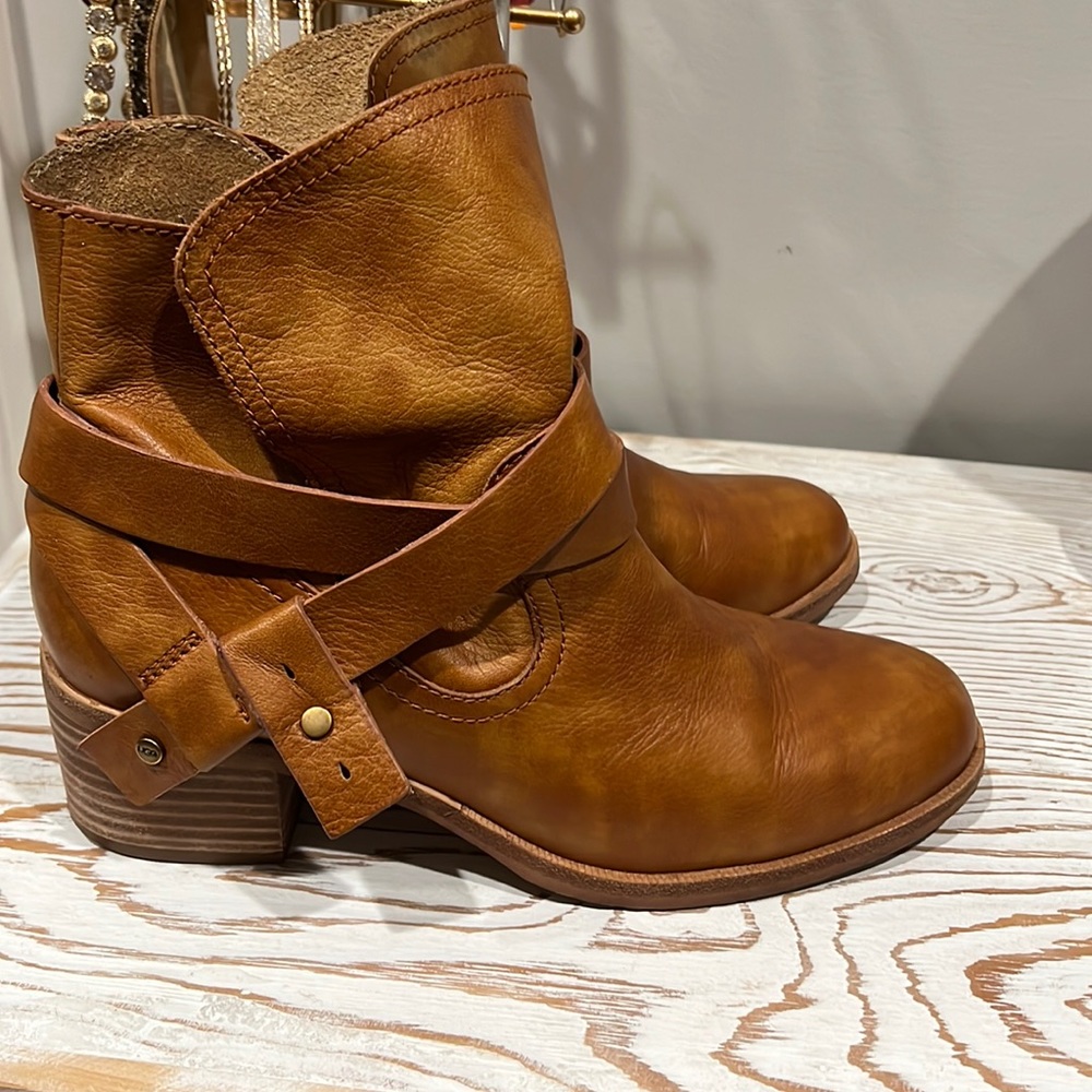 Ugg Elora Chestnut Slouch Leather Booties Size 7.5